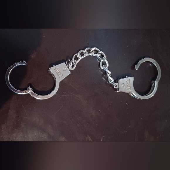 Steampunk Handcuff Wallet/Purse Chain Charm - Picture 4 of 4